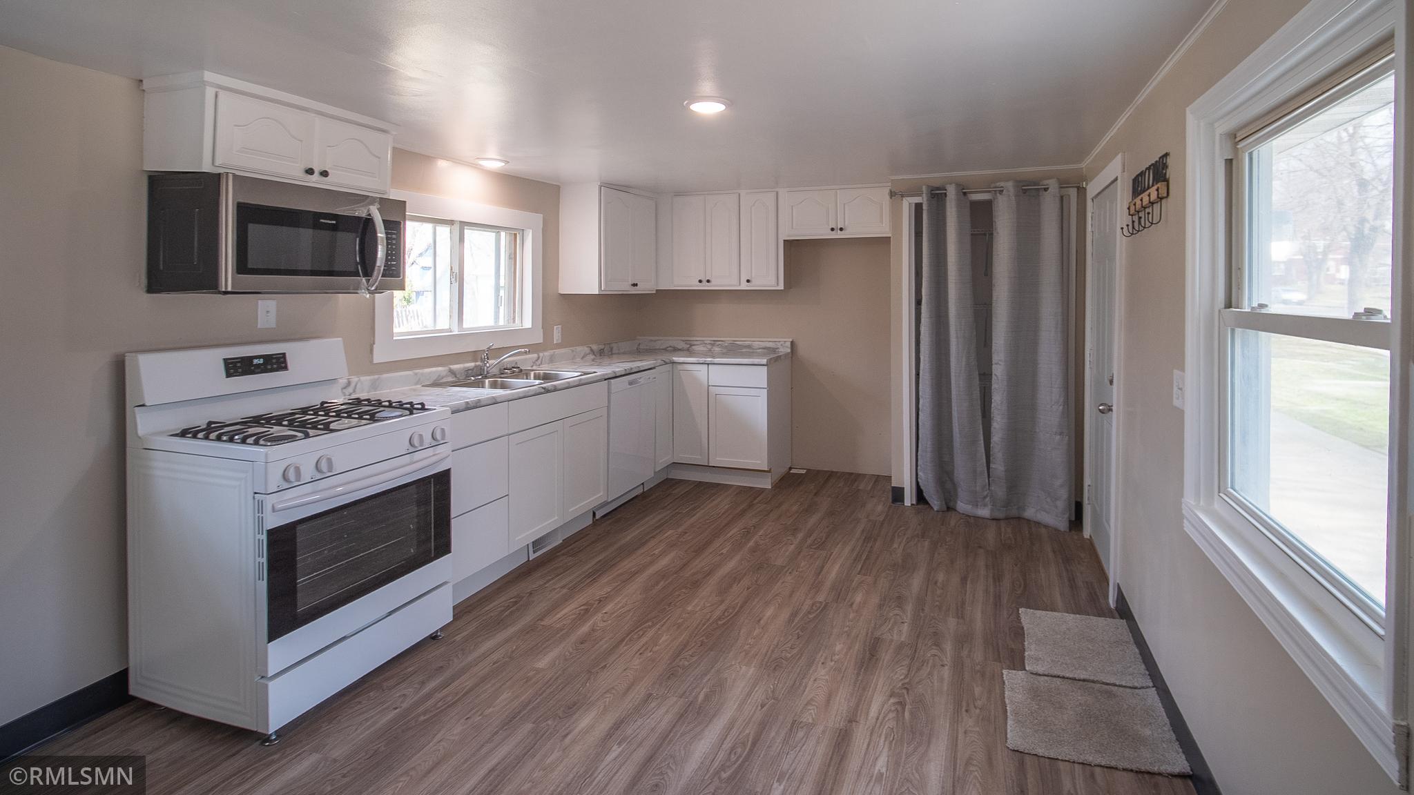 323 7th Avenue Southeast Rochester, MN 55904 - Photo 3 of 12