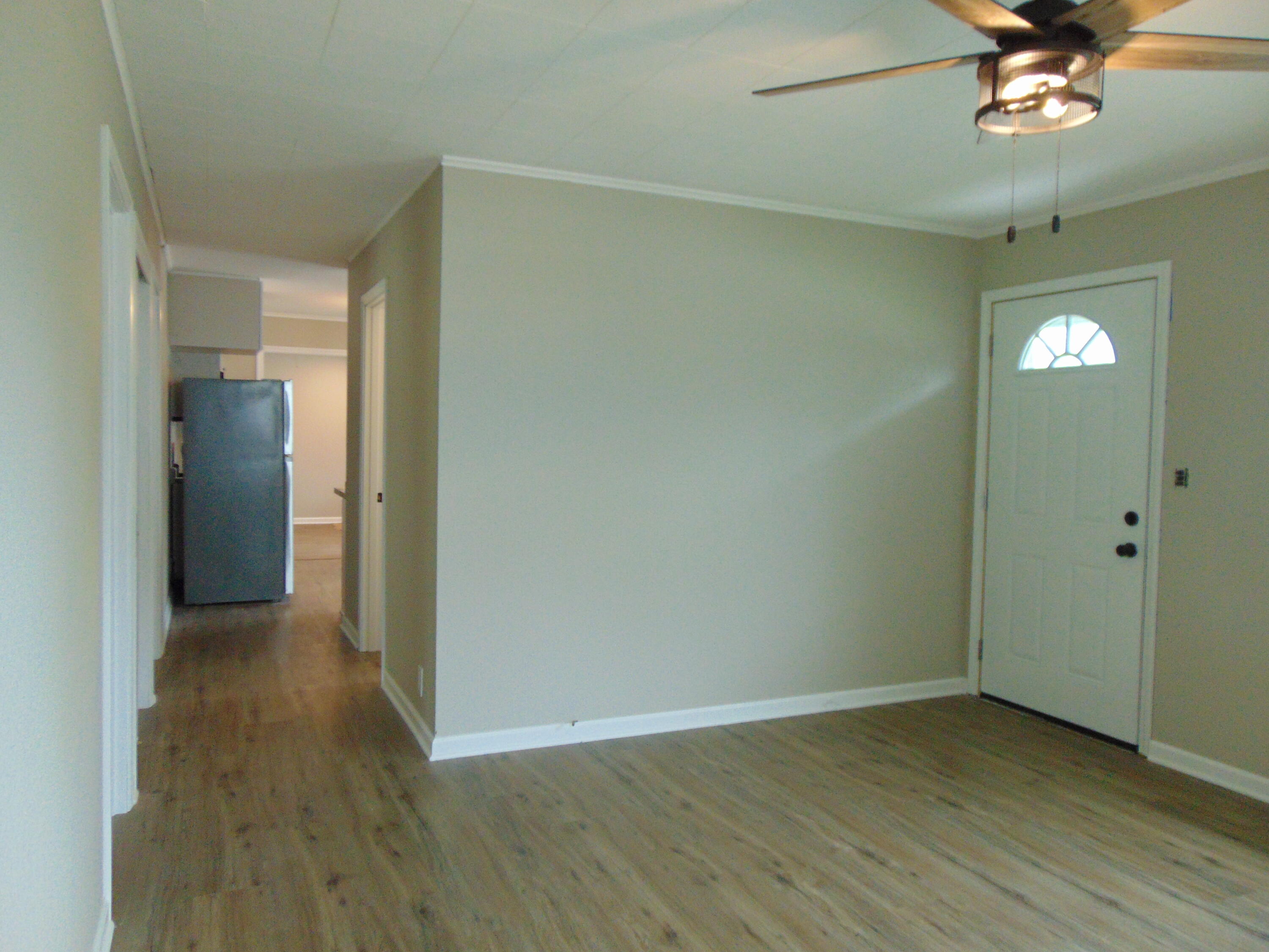 517 Maple Street Mukwonago, WI 53149 - Photo 9 of 30 Living Room