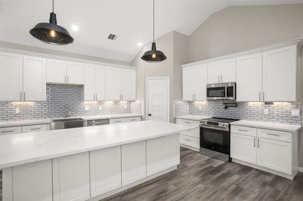 $484,900 | 3617 Pecan Drive, Bacliff, TX 77518