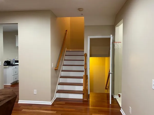 $2,800 | 5030 Archer Lane North, Minneapolis, MN 55446