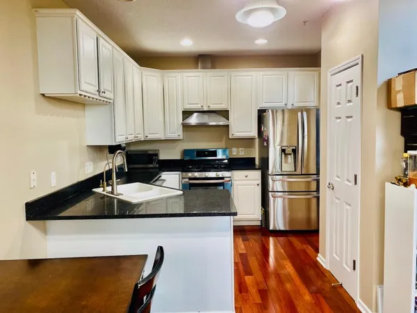 $2,800 | 5030 Archer Lane North, Minneapolis, MN 55446