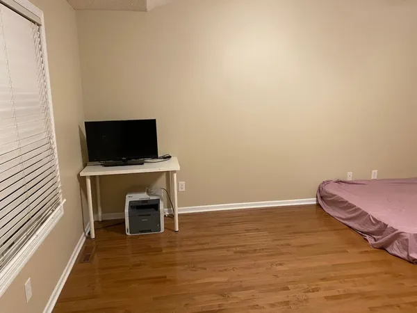 $2,800 | 5030 Archer Lane North, Minneapolis, MN 55446