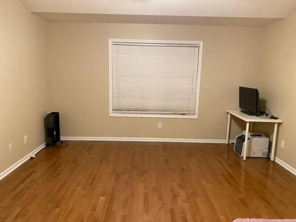 $2,800 | 5030 Archer Lane North, Minneapolis, MN 55446
