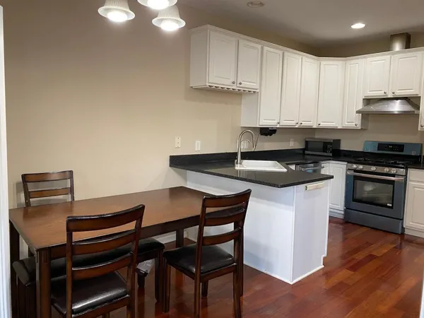 $2,800 | 5030 Archer Lane North, Minneapolis, MN 55446