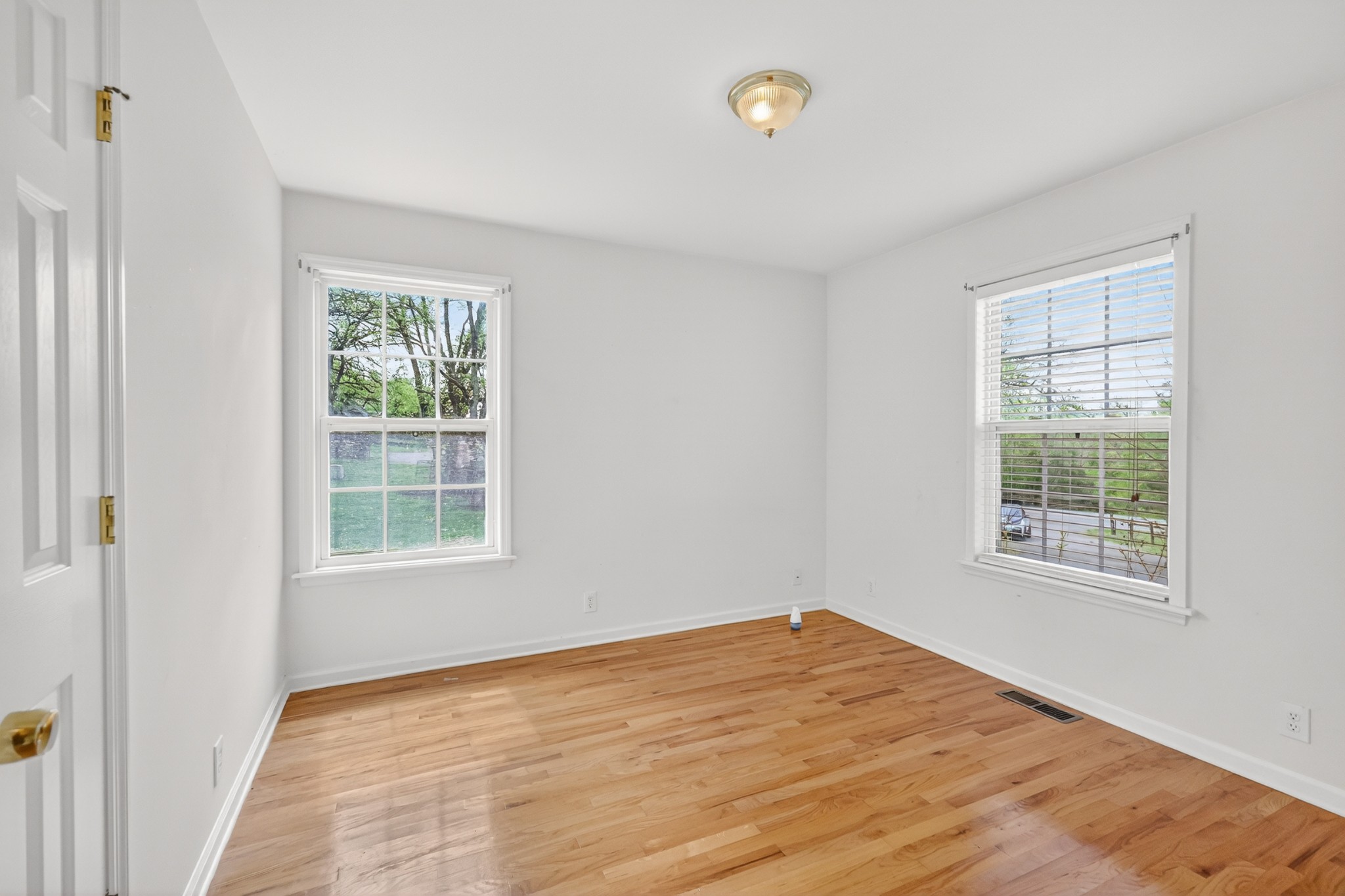 3258 Boyd Mill Avenue Franklin, TN 37064 - Photo 29 of 35 an empty room with a window