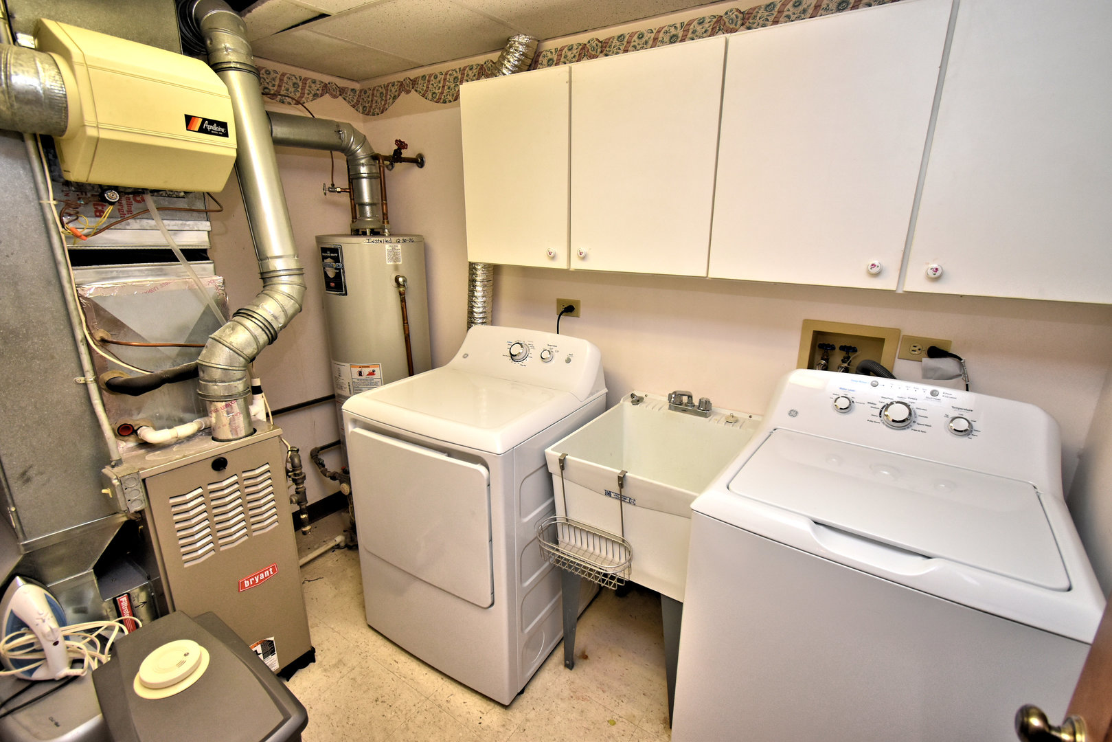 3620 186th Street, Unit 101 Lansing, IL 60438 - Photo 18 of 26 a utility room with dryer and washer