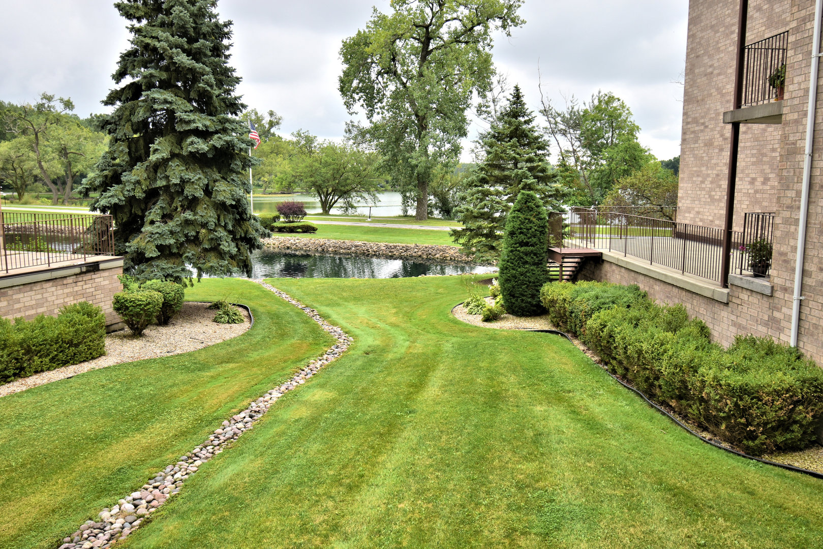 3620 186th Street, Unit 101 Lansing, IL 60438 - Photo 9 of 26 a view of a garden with a bench