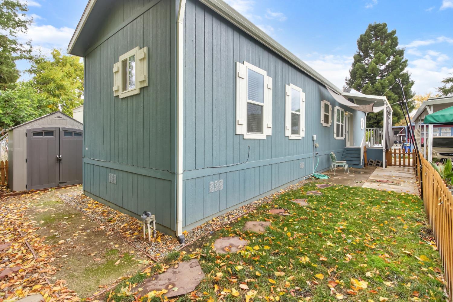 9060 Auburn Folsom Road, Unit 7 Granite Bay, CA 95746 - Photo 16 of 22 a backyard of a house