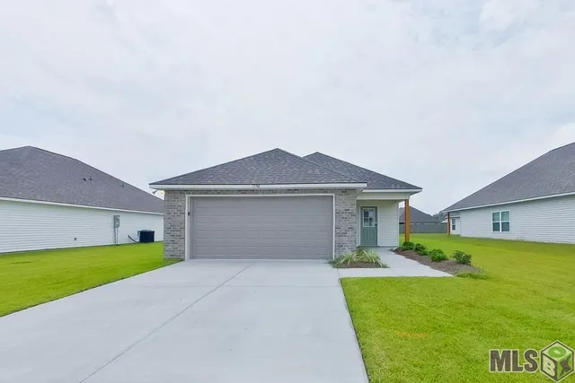 $1,865 | 13748 Willowmore Drive, Denham Springs, LA 70726