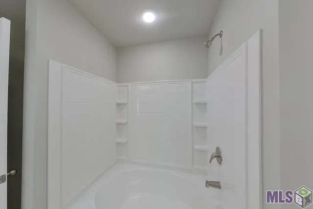 $1,865 | 13748 Willowmore Drive, Denham Springs, LA 70726