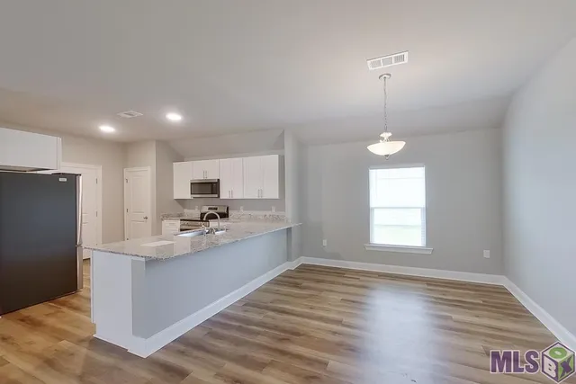 $1,865 | 13748 Willowmore Drive, Denham Springs, LA 70726