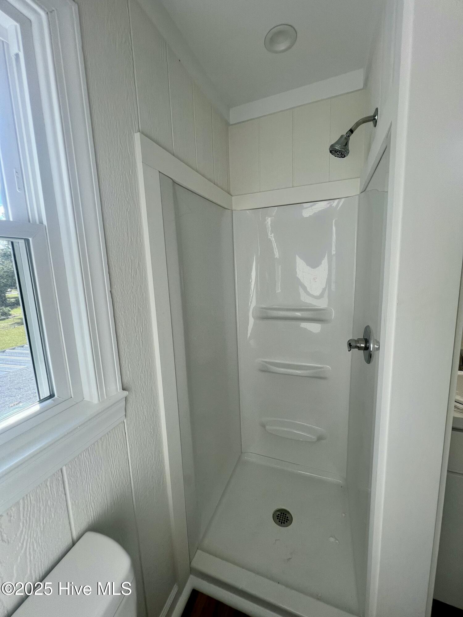 2443 Creekside Road Kinston, NC 28504 - Photo 27 of 41 Upstairs- Full Bathroom