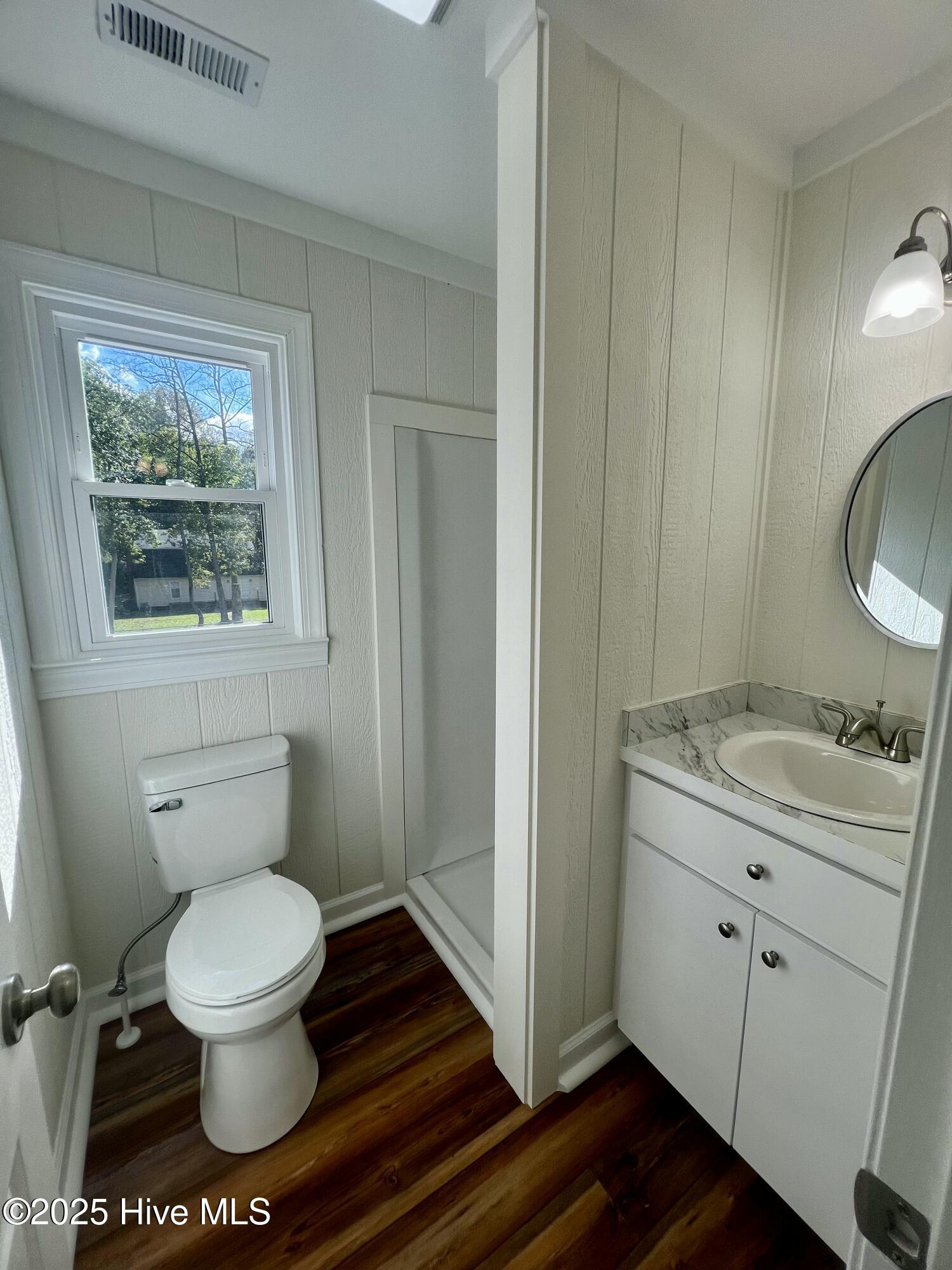 2443 Creekside Road Kinston, NC 28504 - Photo 42 of 60 Upstairs- Full Bathroom