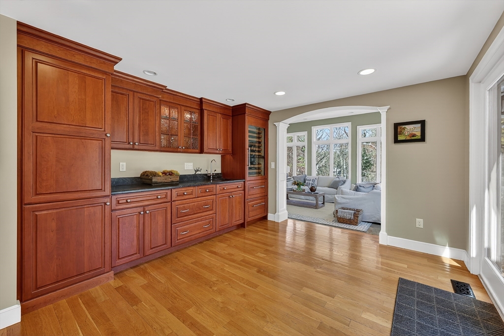 37 Mast Hill Road Hingham, MA 02043 - Photo 12 of 41