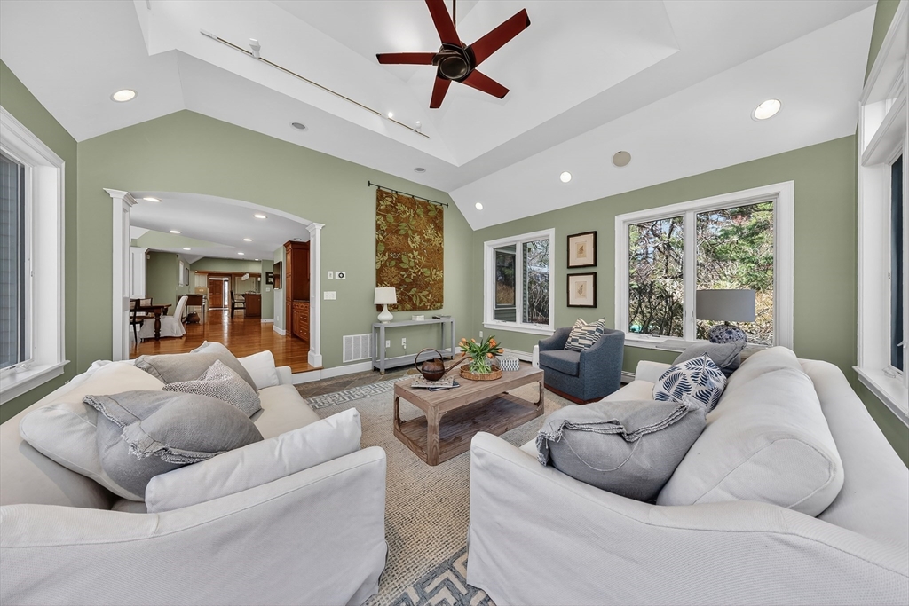 37 Mast Hill Road Hingham, MA 02043 - Photo 13 of 41