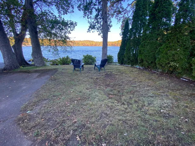 a view of a pathway with a garden