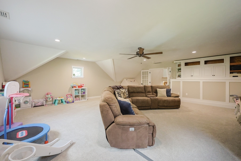 440 Quaker Street Northbridge, MA 01534 - Photo 17 of 31