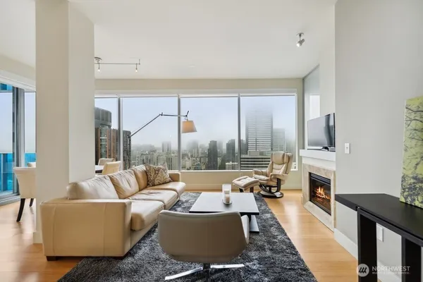 $5,500 | 737 Olive Way, Unit 3705, Seattle, WA 98101