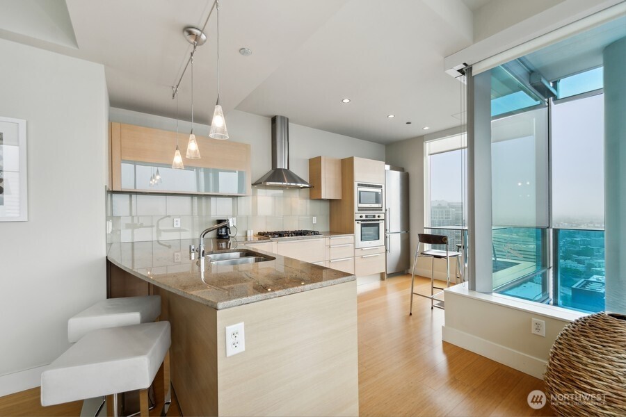 737 Olive Way, Unit 3705 Seattle, WA 98101 - Photo 18 of 38