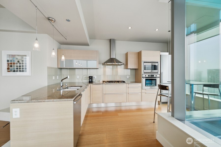 737 Olive Way, Unit 3705 Seattle, WA 98101 - Photo 19 of 38