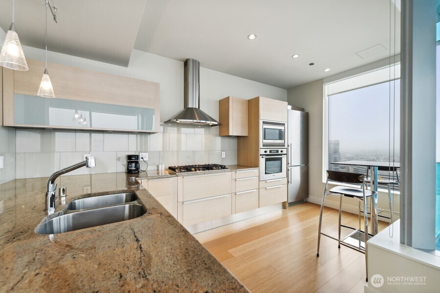 737 Olive Way, Unit 3705 Seattle, WA 98101 - Photo 20 of 38