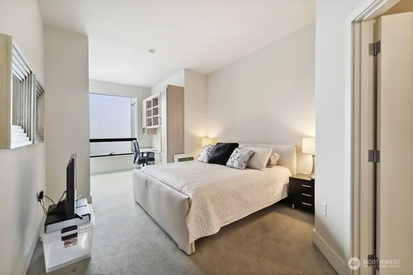 $5,500 | 737 Olive Way, Unit 3705, Seattle, WA 98101