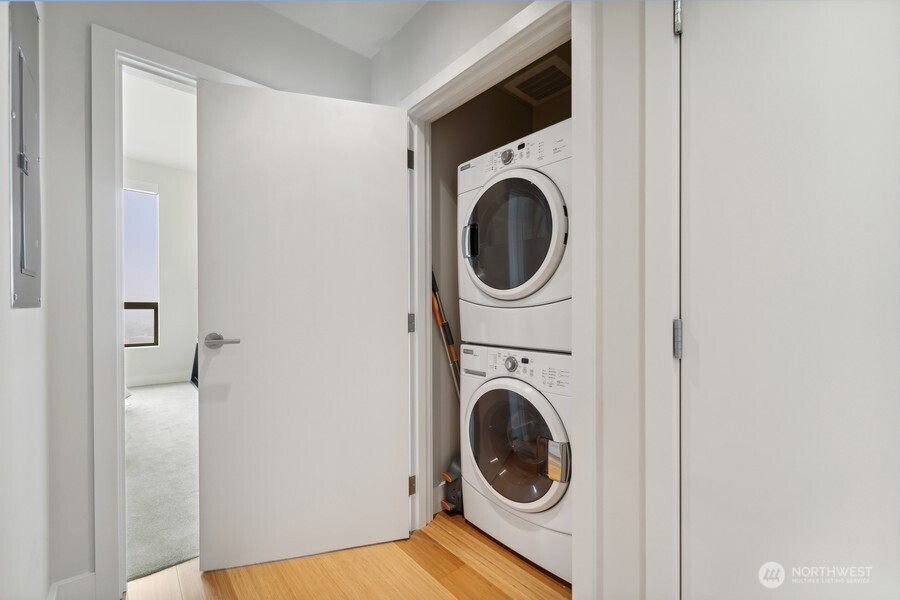 737 Olive Way, Unit 3705 Seattle, WA 98101 - Photo 34 of 38