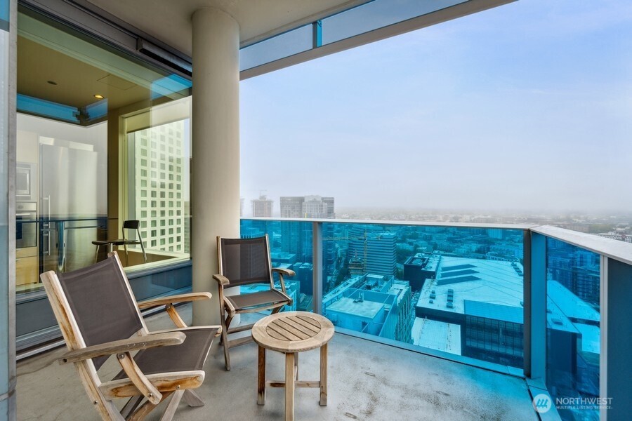 737 Olive Way, Unit 3705 Seattle, WA 98101 - Photo 36 of 38