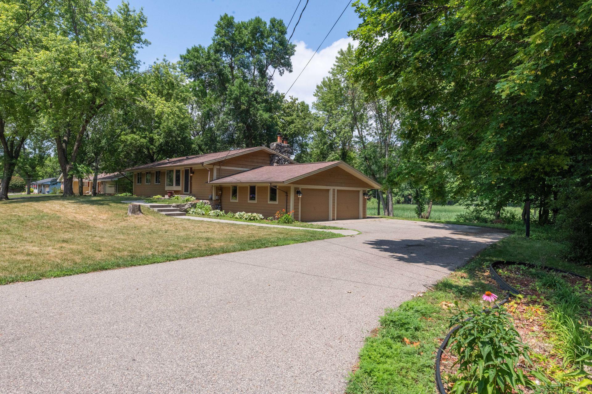 19000 Hanus Road Minnetonka, MN 55345 - Photo 2 of 46