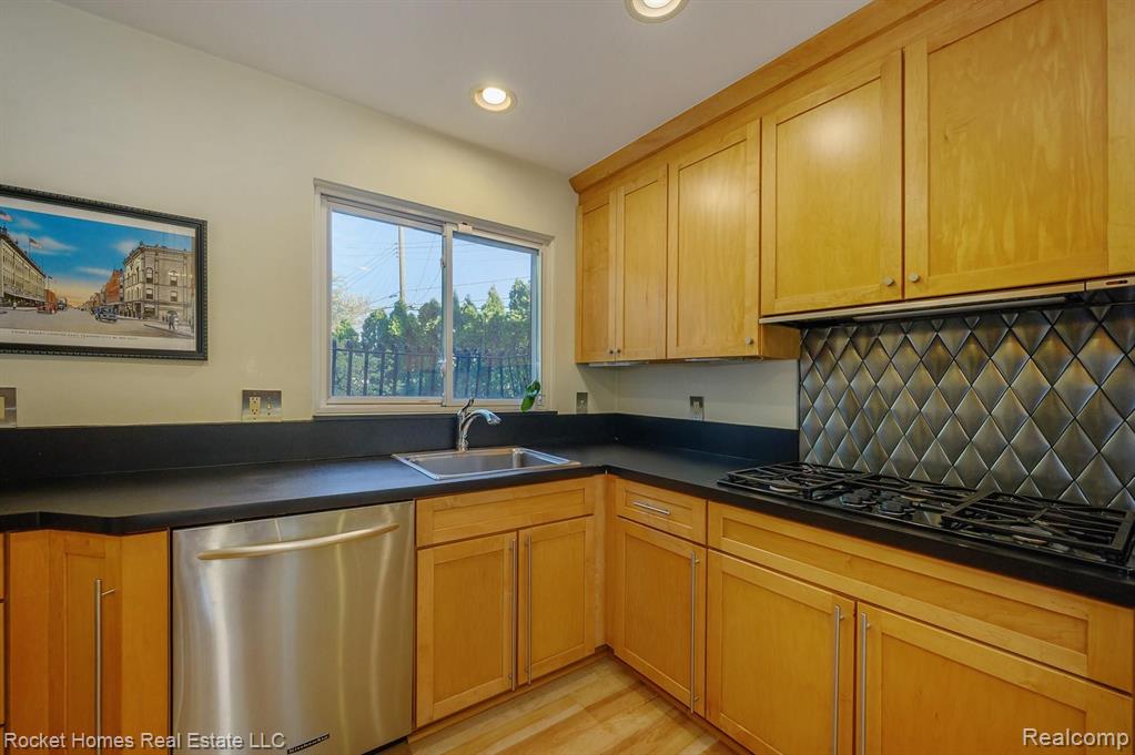 2 Cambridge Boulevard Pleasant Ridge, MI 48069 - Photo 13 of 50