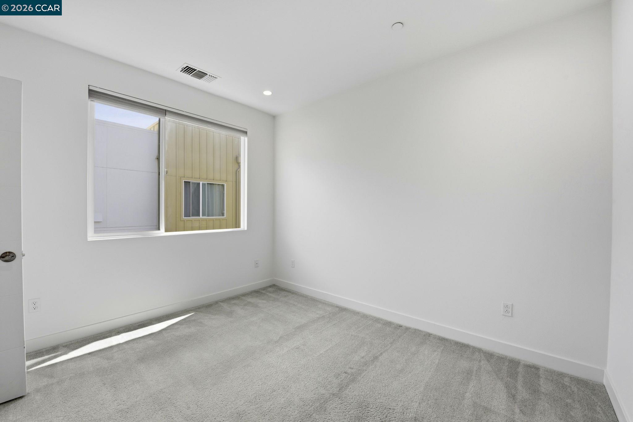150 Uptown Circle Oakland, CA 94607 - Photo 24 of 32