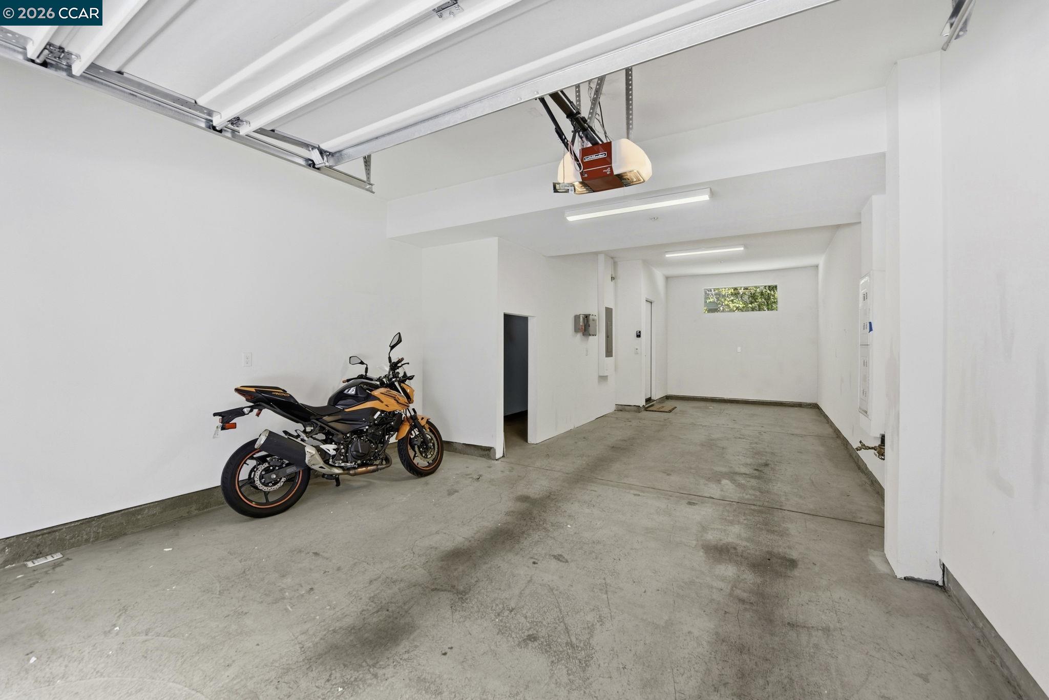 150 Uptown Circle Oakland, CA 94607 - Photo 28 of 32