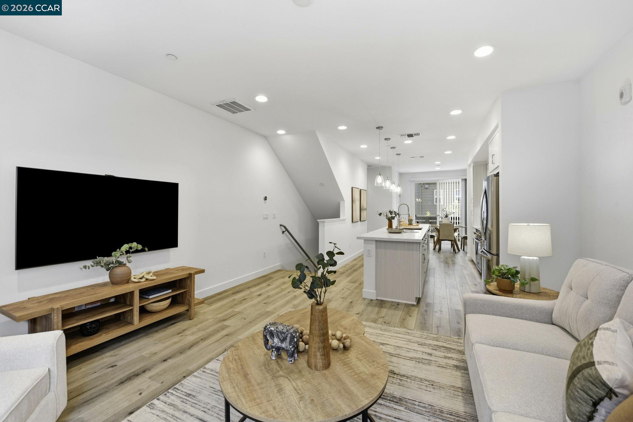 150 Uptown Circle Oakland, CA 94607 - Photo 3 of 32
