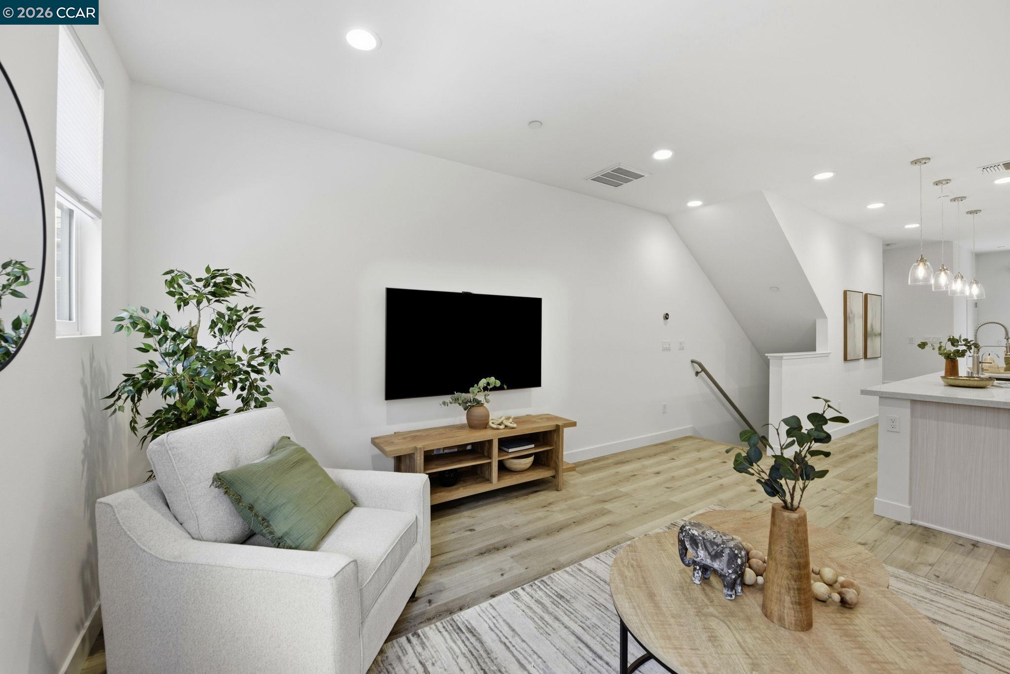 150 Uptown Circle Oakland, CA 94607 - Photo 4 of 32