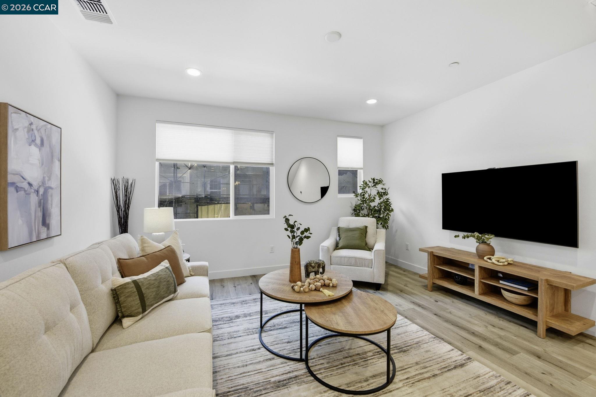 150 Uptown Circle Oakland, CA 94607 - Photo 5 of 32