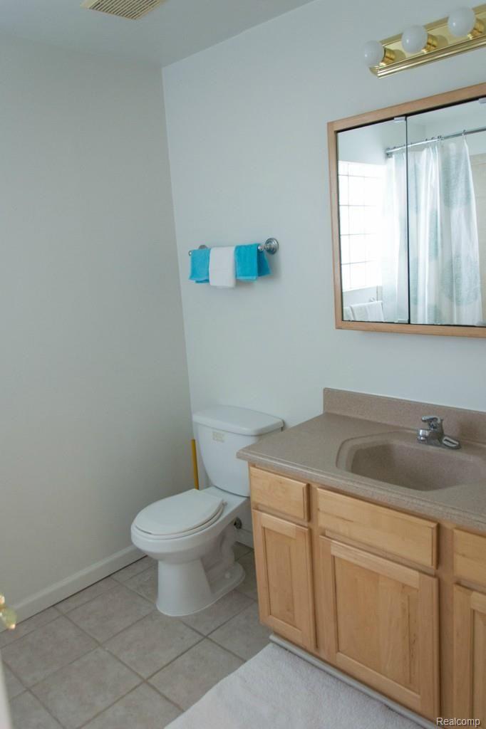 10685 Stark Road Livonia, MI 48150 - Photo 20 of 29 2014-06-12 17.02