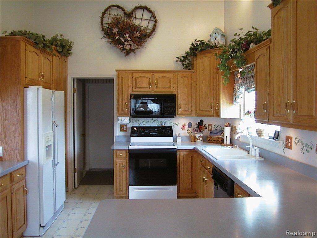 44433 Ridgefield Road Canton, MI 48188 - Photo 6 of 25 Kitchen V1