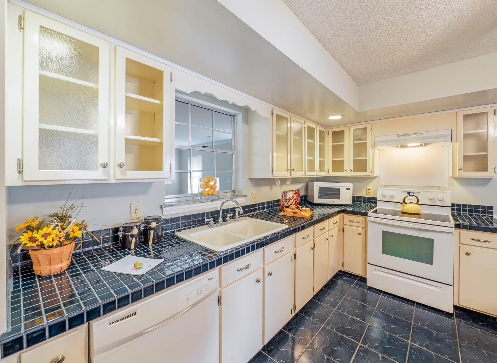 220 Masters Road East Hixson, TN 37343 - Photo 12 of 49 Lots of Cabinets