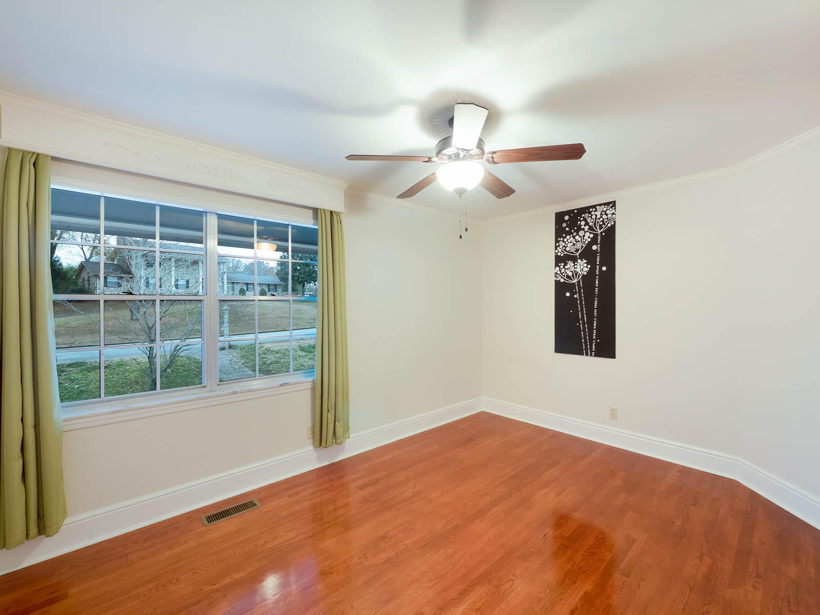 220 Masters Road East Hixson, TN 37343 - Photo 25 of 49 Guest Bedroom (upstairs)