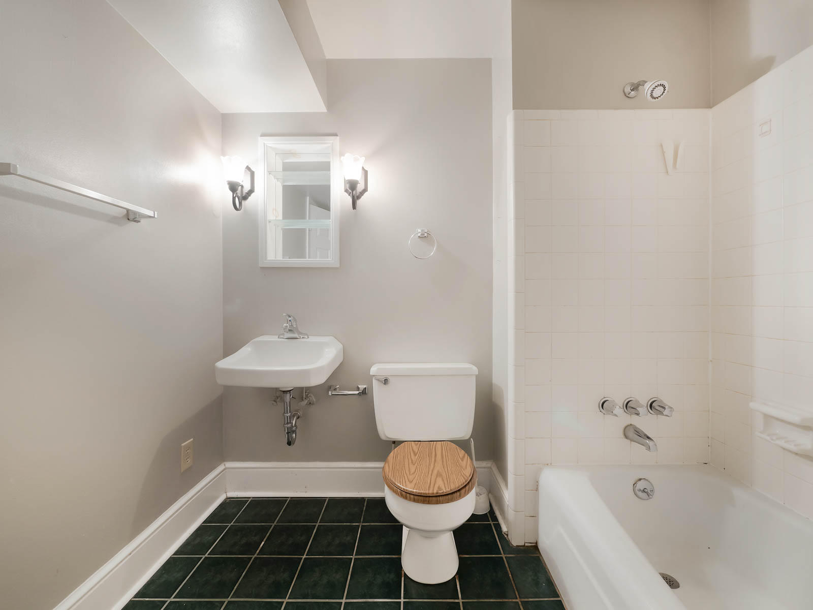 220 Masters Road East Hixson, TN 37343 - Photo 32 of 49 Guest Bathroom (downstairs)