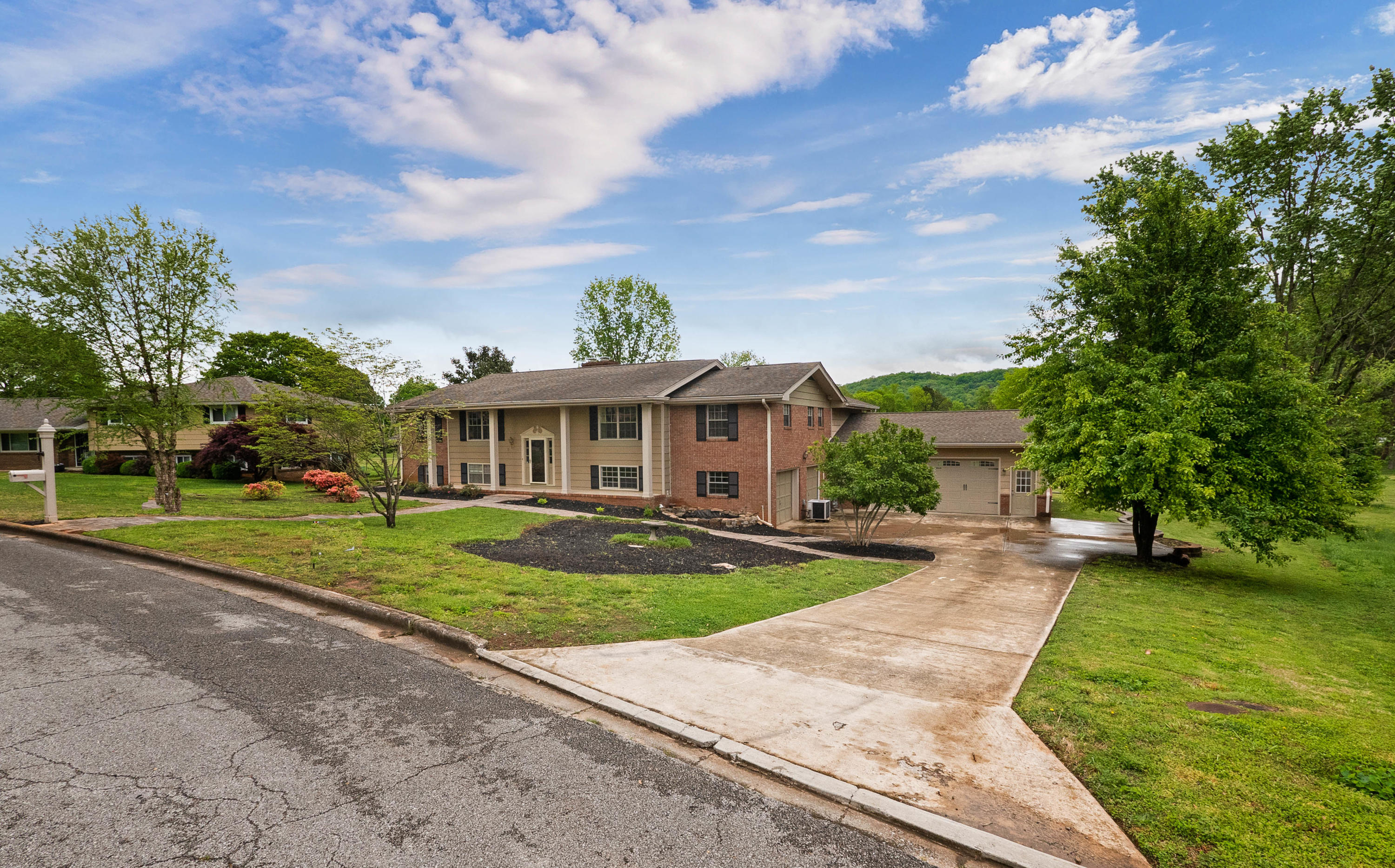 220 Masters Road East Hixson, TN 37343 - Photo 39 of 49 Front Drive
