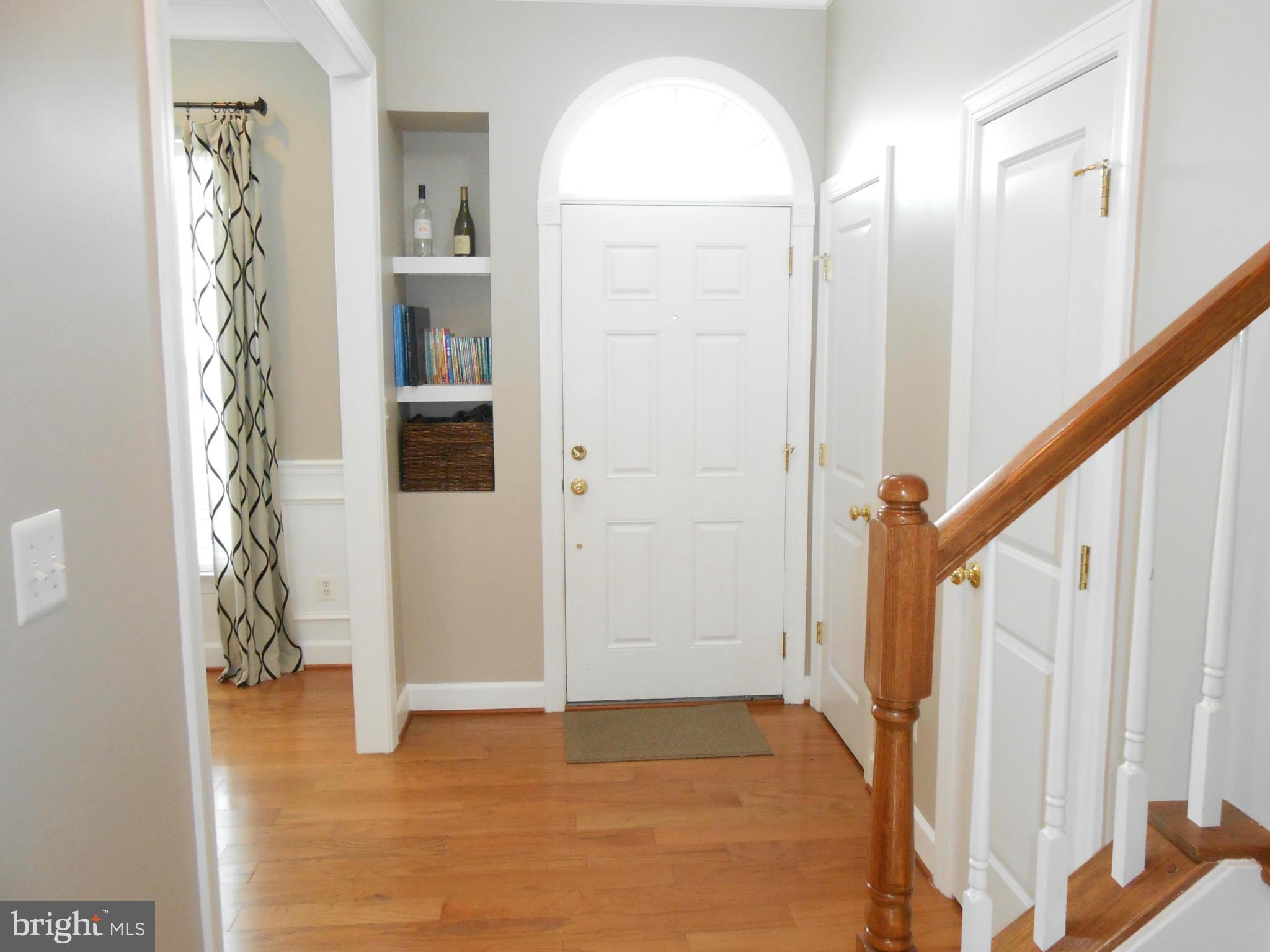 9006 Ribbon Falls Loop Bristow, VA 20136 - Photo 2 of 30 Foyer