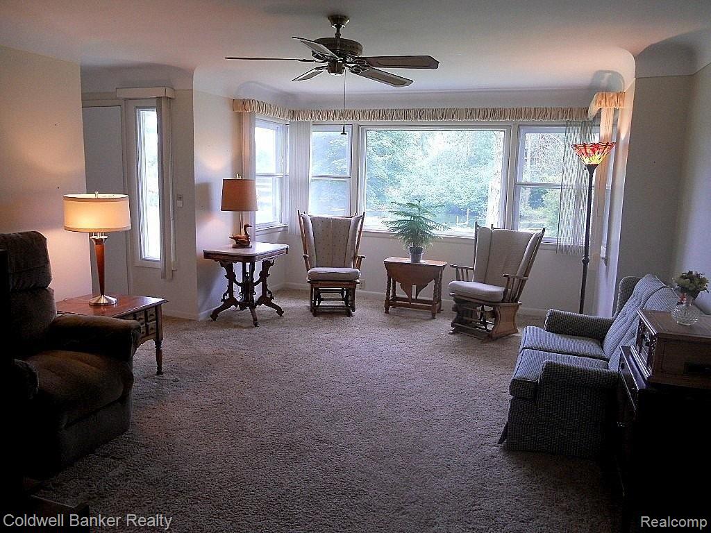 359 Reymont Road Waterford, MI 48327 - Photo 2 of 15 FORMAL LIVING ROOM