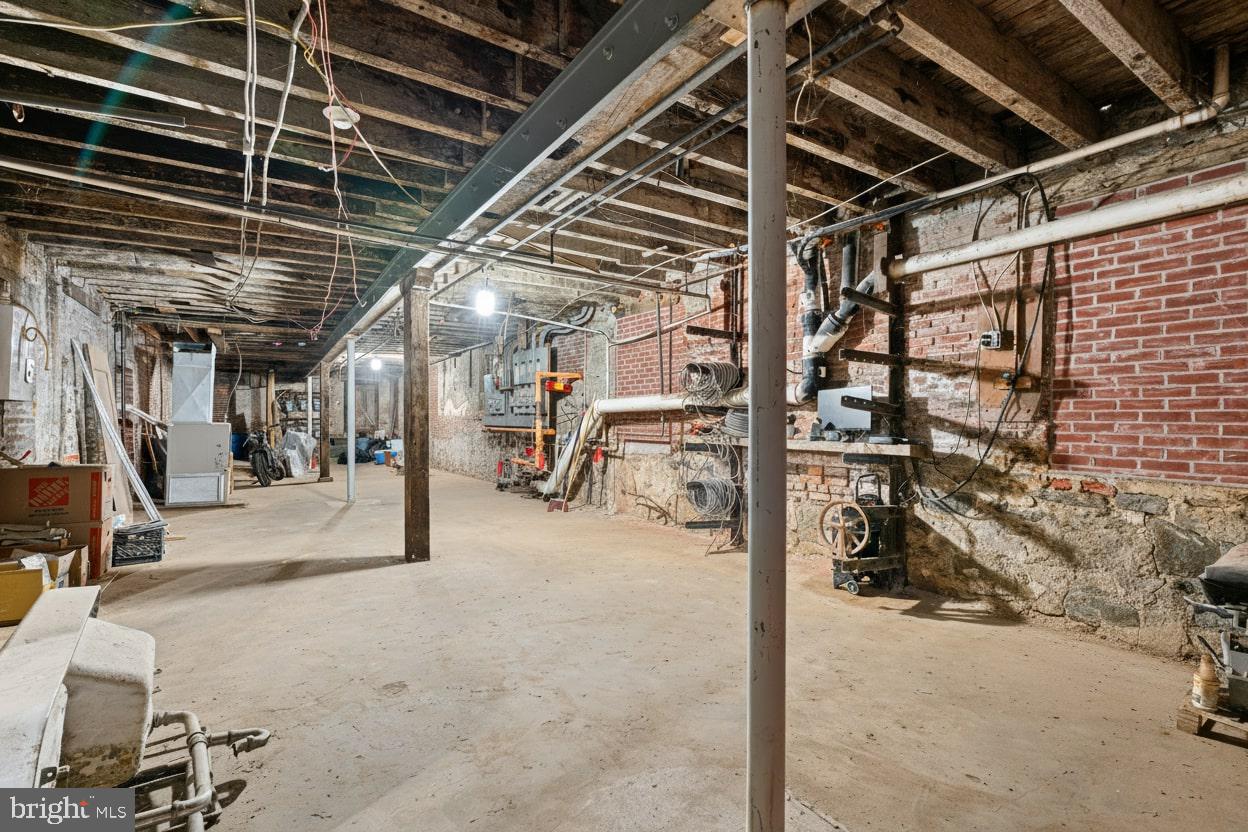 153 West Jefferson Street Philadelphia, PA 19122 - Photo 23 of 31 a view of a room with gym equipment