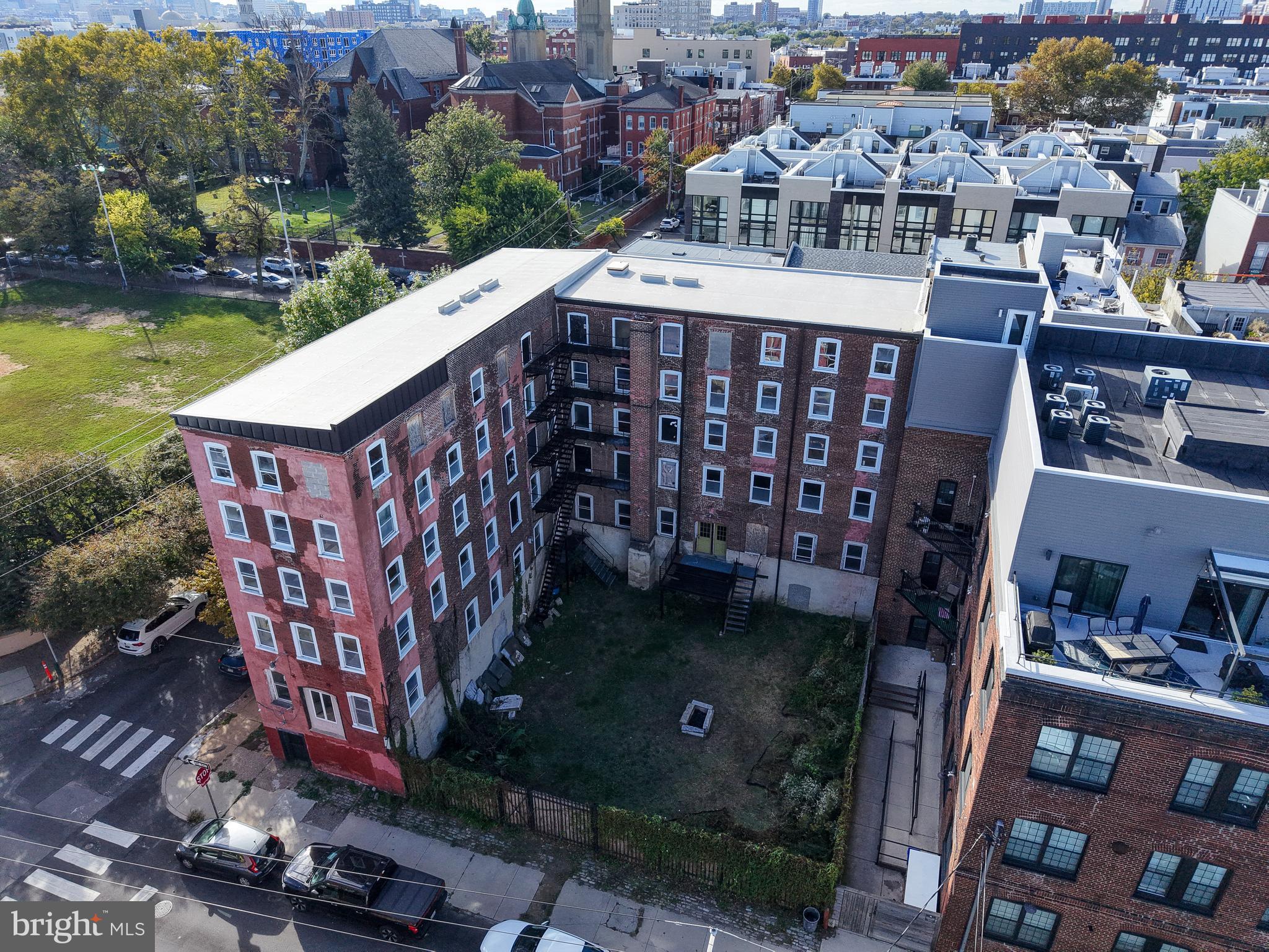 153 West Jefferson Street Philadelphia, PA 19122 - Photo 28 of 31 a balcony with a city view