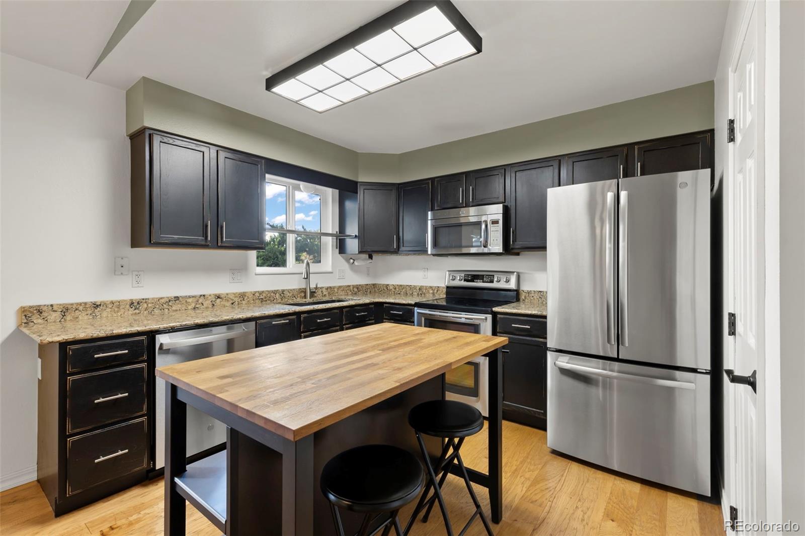 154 High Meadows Drive Florence, CO 81226 - Photo 5 of 27 a kitchen with a refrigerator a stove a sink and dishwasher