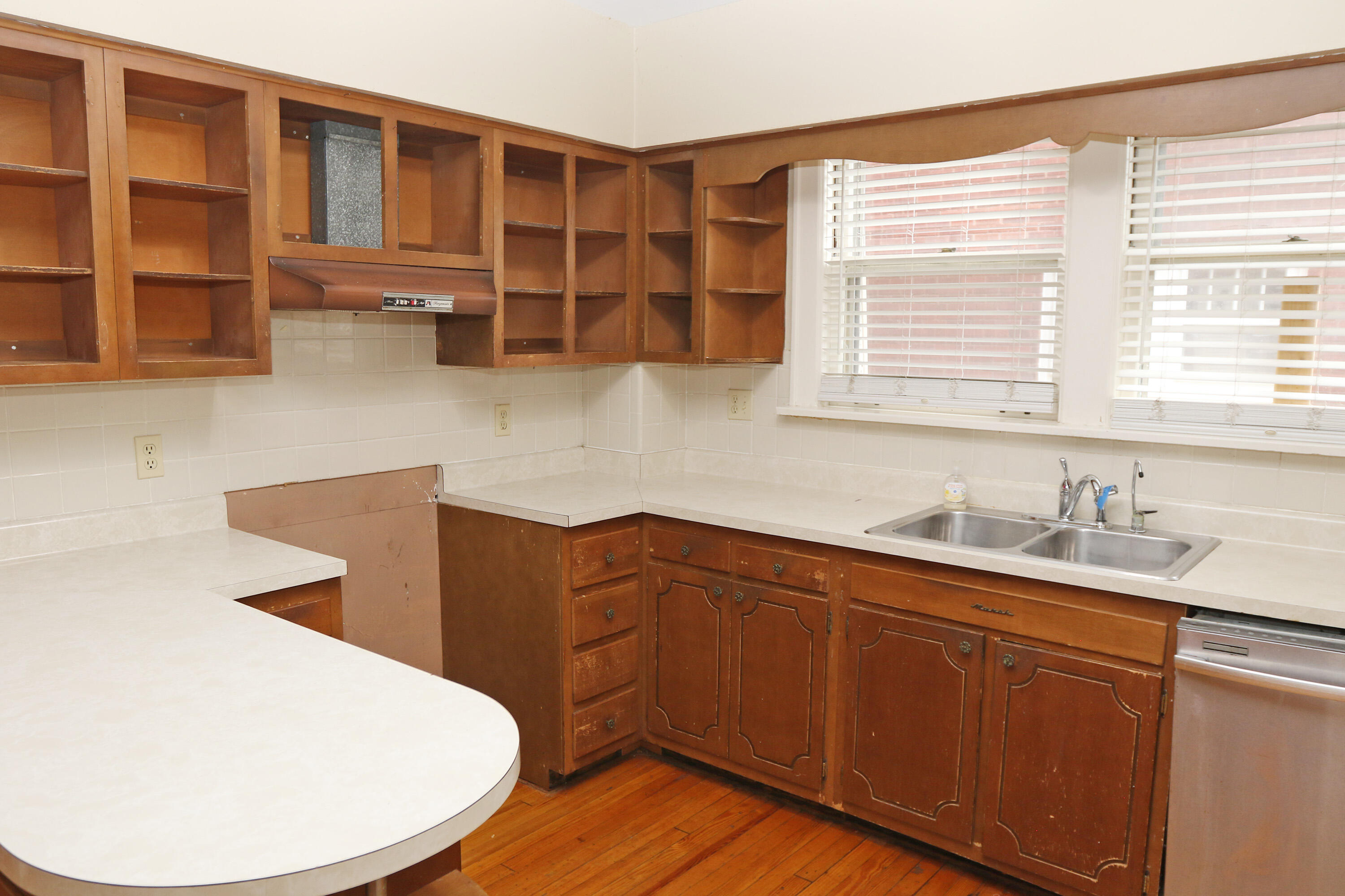 129 Sycamore Road Lexington, KY 40502 - Photo 17 of 41 17