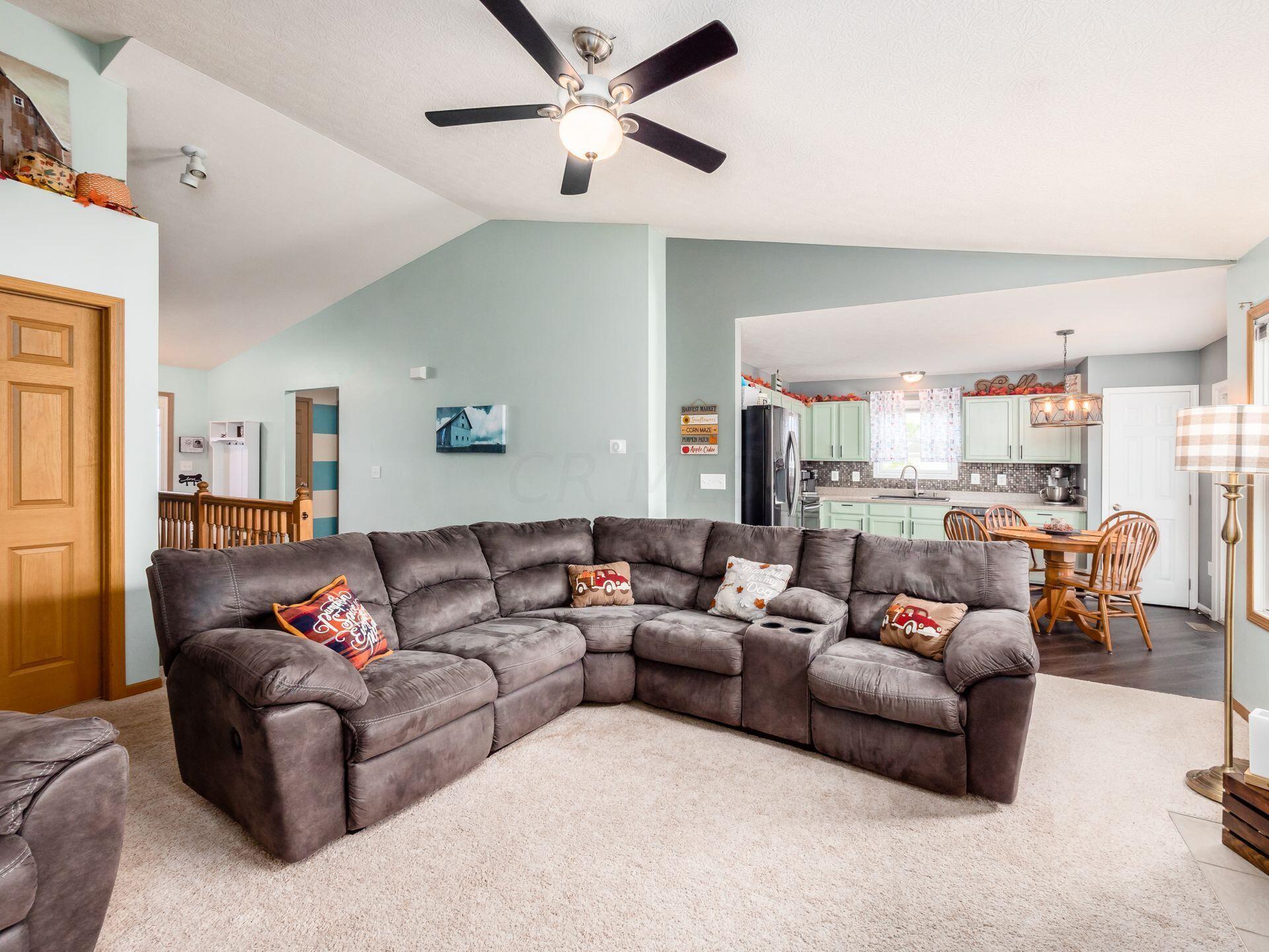 3845 Powder Ridge Road Grove City, OH 43123 - Photo 4 of 41 Great Room