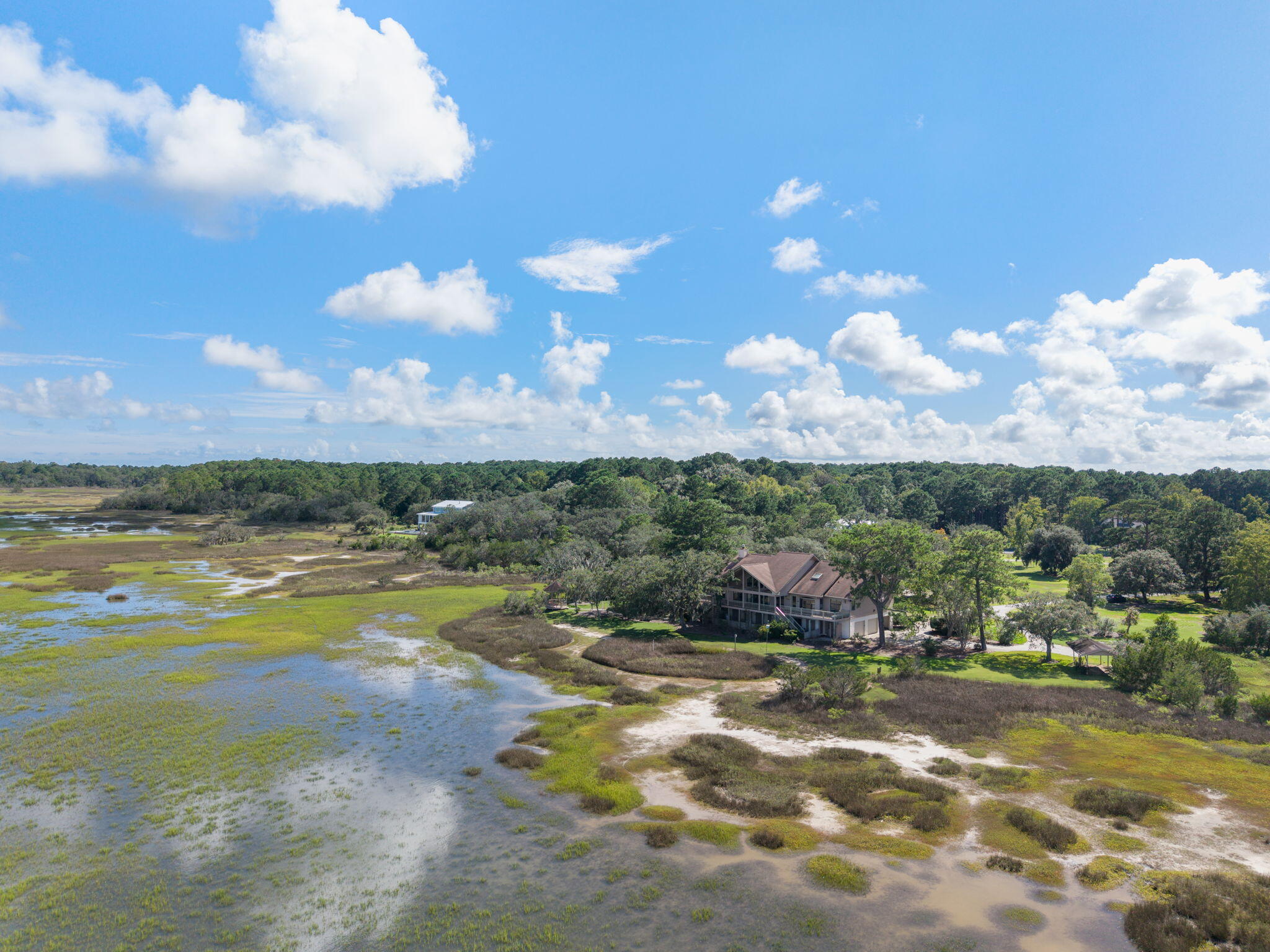 40-web-or-mls-2450 Kemway Rd - Coastal R