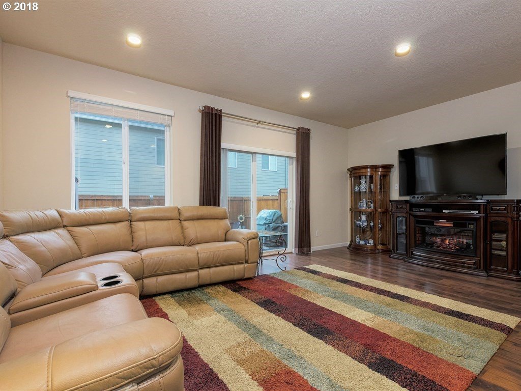 12156 Southwest Versailles Road Portland, OR 97224 - Photo 13 of 30 Gallery Image 13